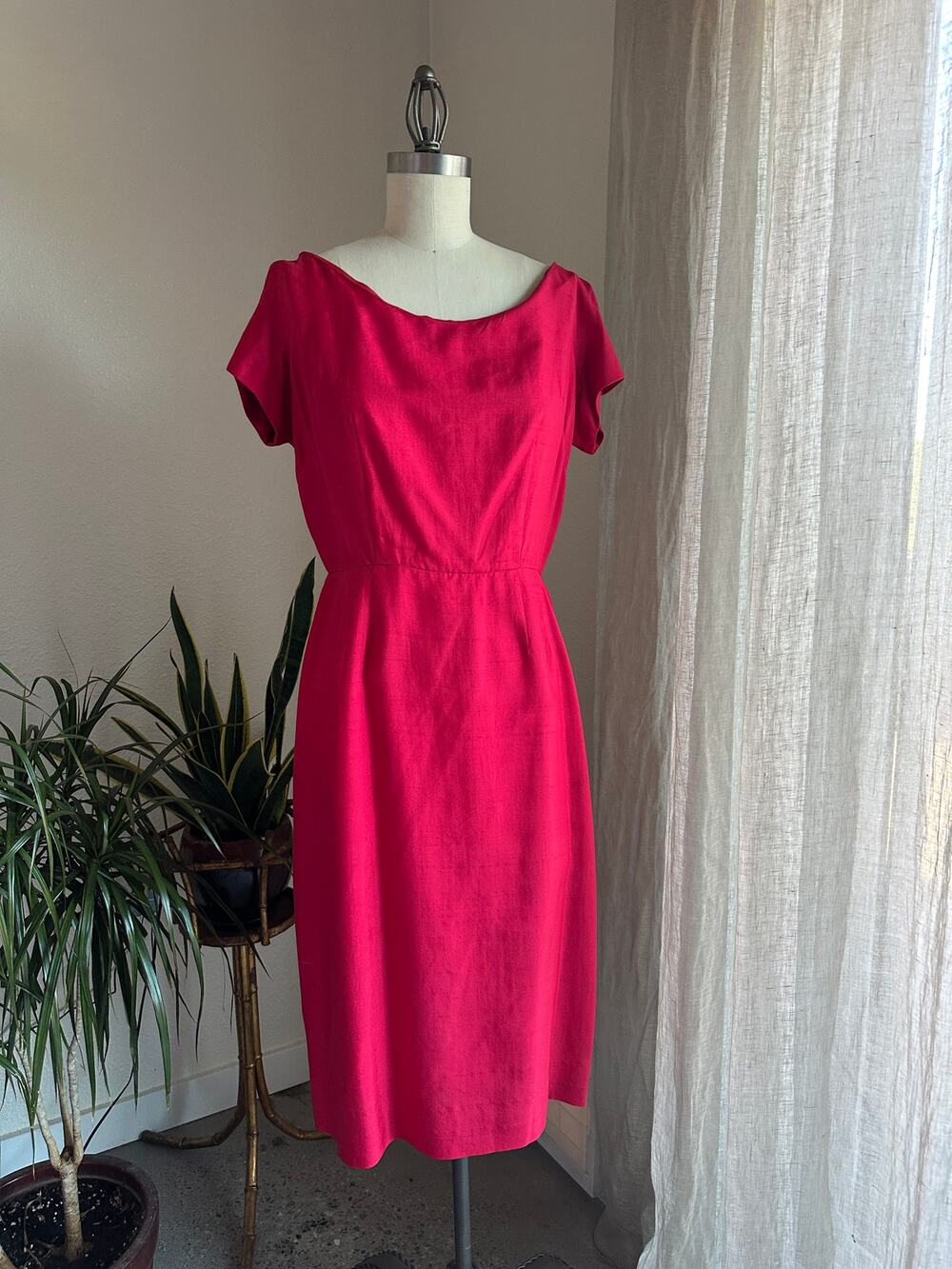 Vintage Women’s M Dress Scarlet Silk Blend Scoop Neck Minimalist Day Dress